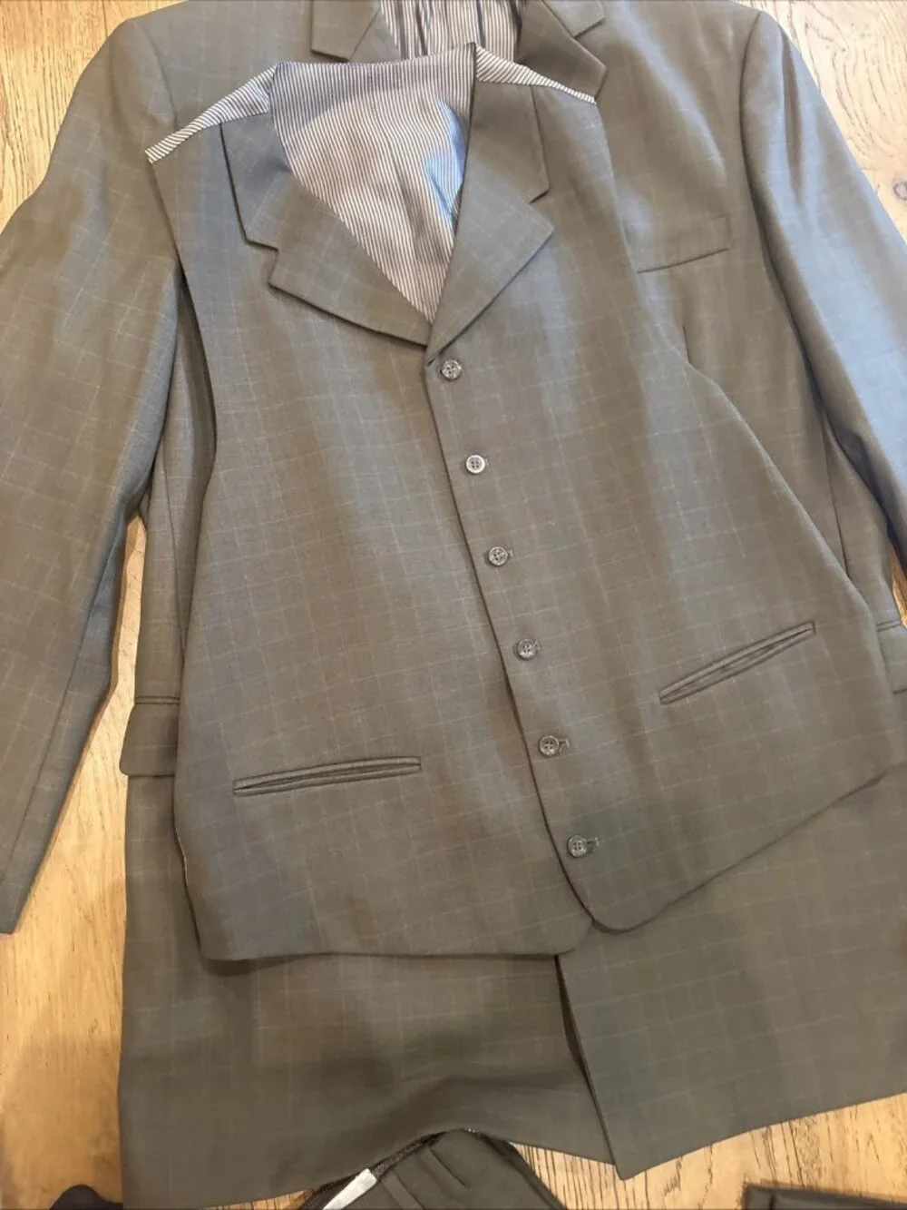 Caravelli Mens 3 Piece Gray Windowpane Suit 46L Jacket Vest 40L Pants Designer